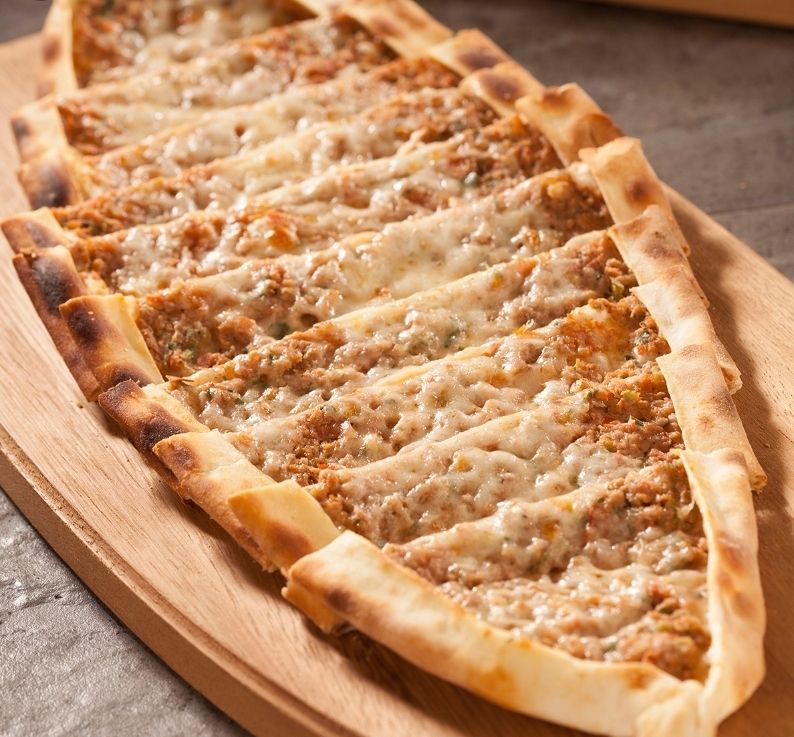 Kıymalı Kaşarlı Pide