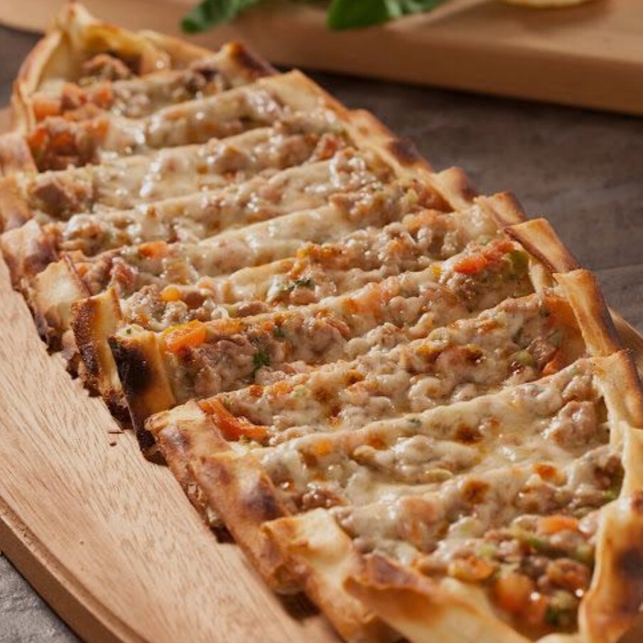Kıymalı Kaşarlı Pide