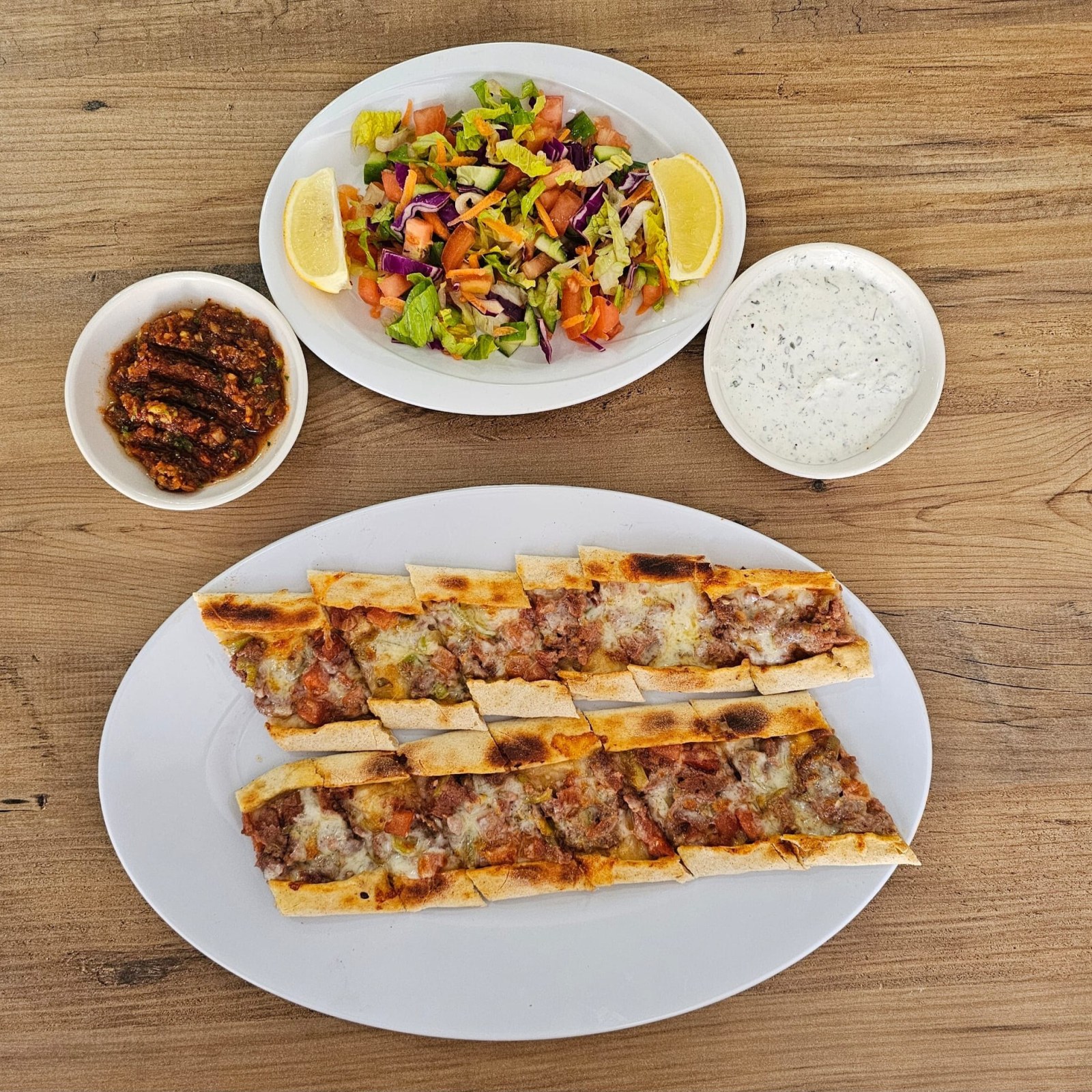 Kuşbaşılı Kaşarlı Pide