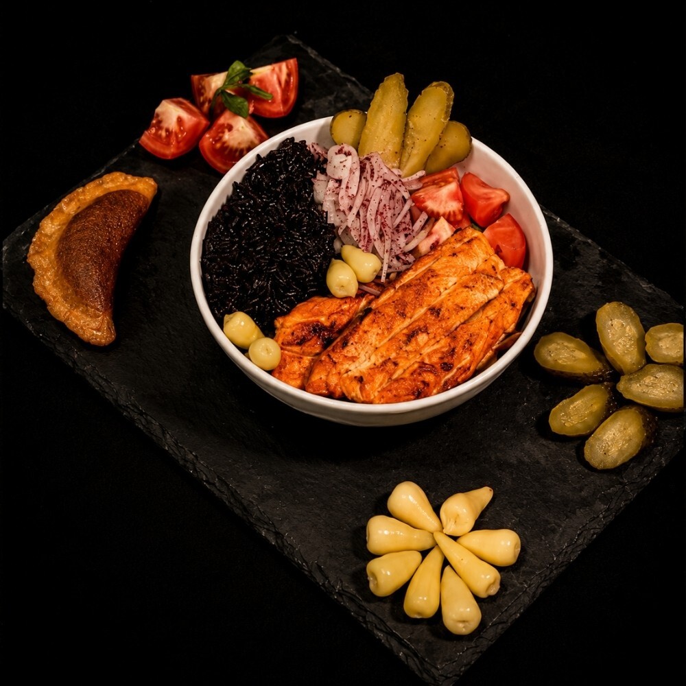 Tavuk Bowl ,Siyah Pirinç Pilavlı