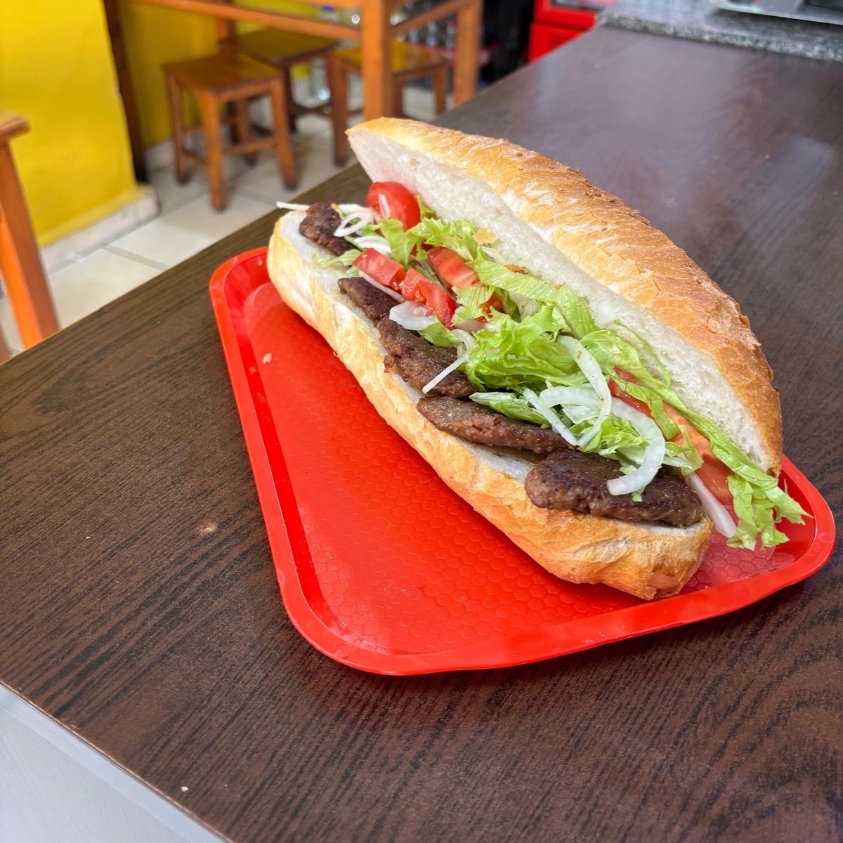 Tam Ekmek Arası Kaşarlı Köfte