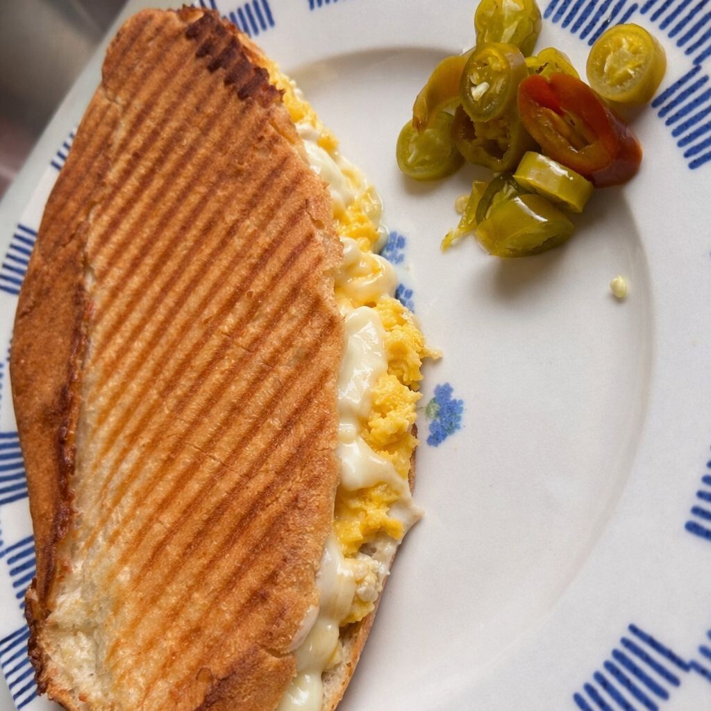 Çift Yumurtalı Kaşarlı Tost