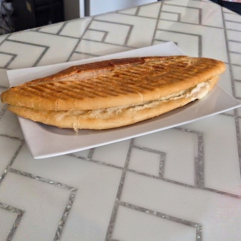 Bütün Kaşarlı Tost