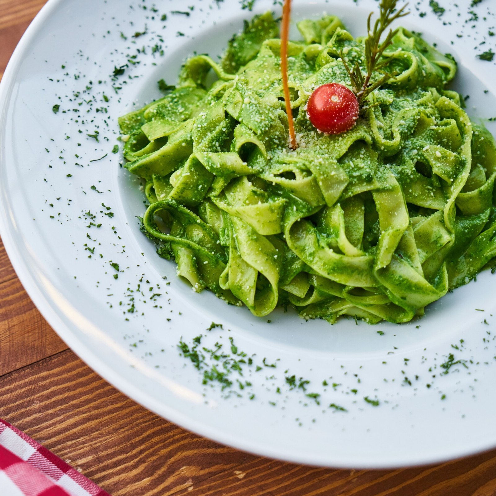 Fesleğenli Parmesanlı Makarna