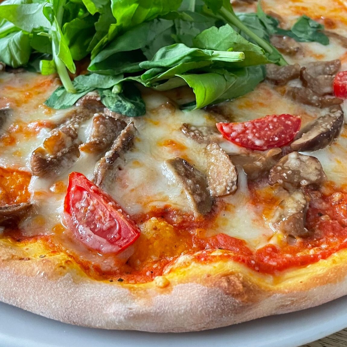 Porcini Mantarlı Pizza / Pizza with Porcini Mushrooms (L)