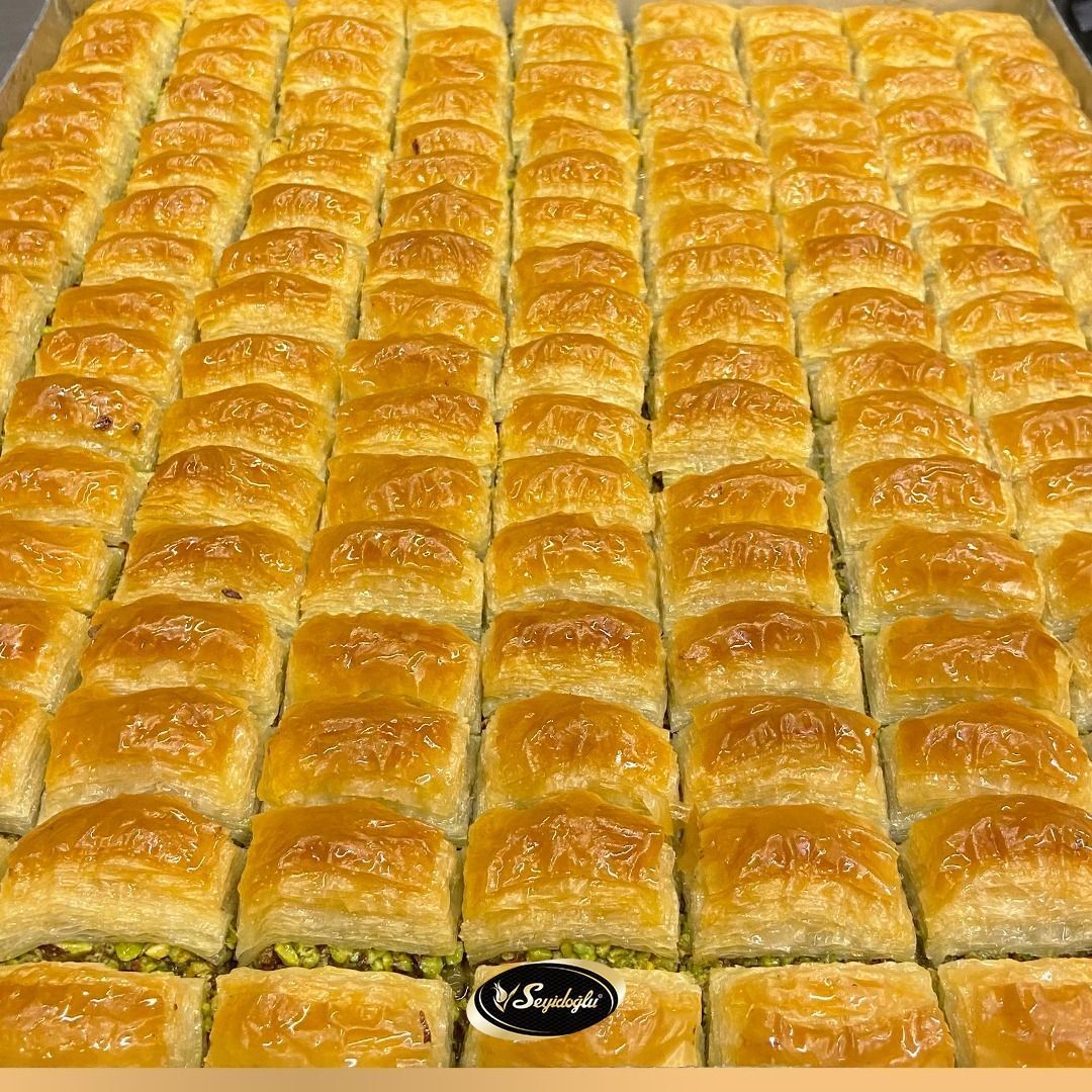 Fıstıklı Baklava (2 kg.) (Tepsi)