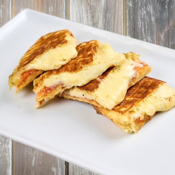 Bazlama Kaşarlı Tost