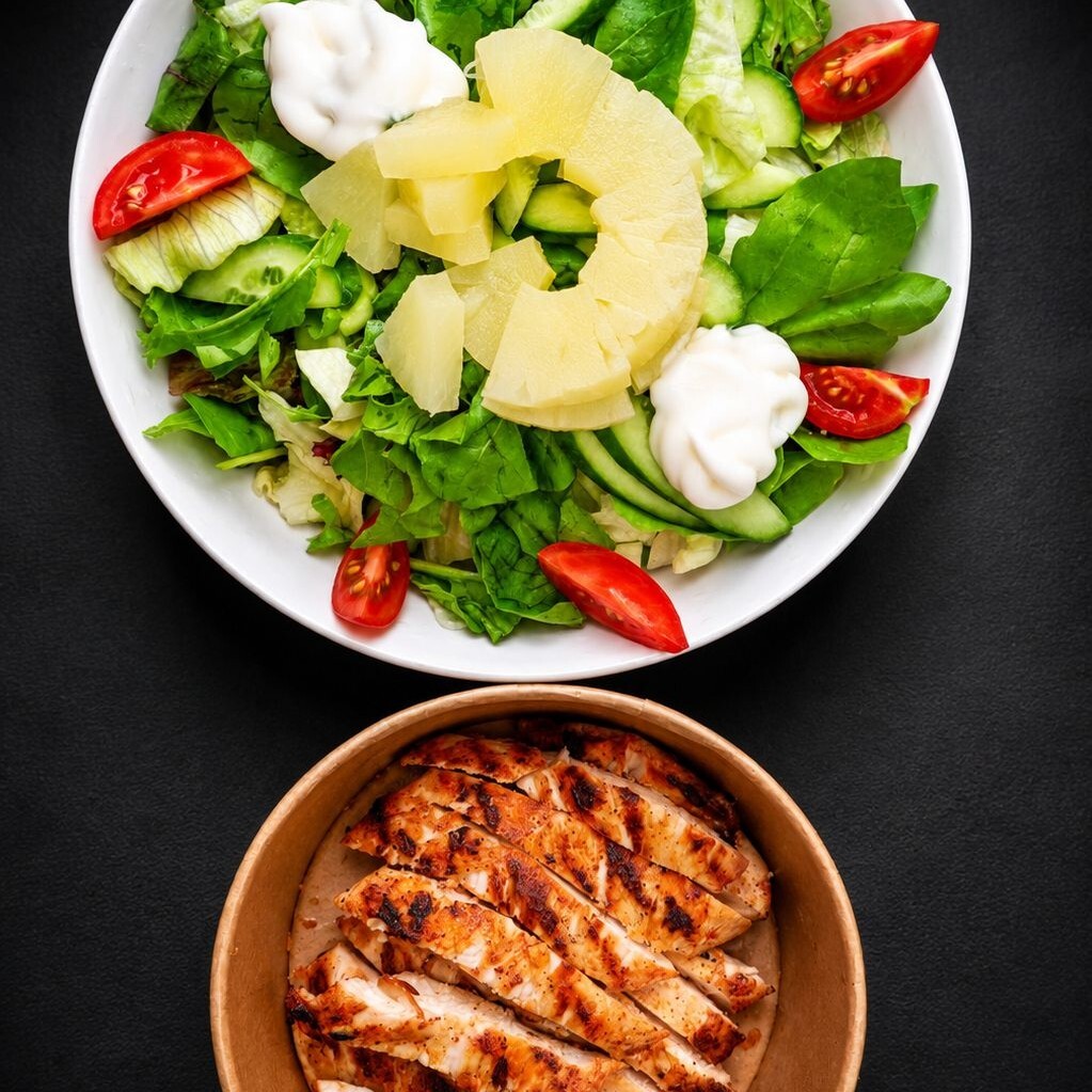 Tavuklu Ananas Salatası