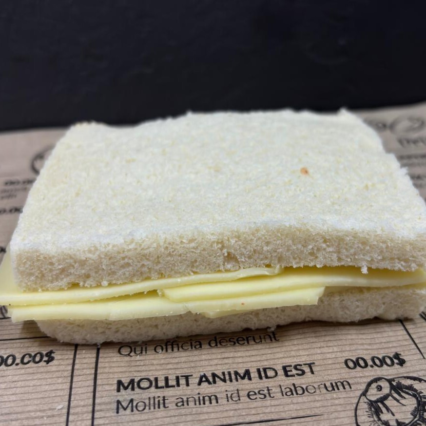 Kenarsız Ekmekten Kaşarlı Tost
