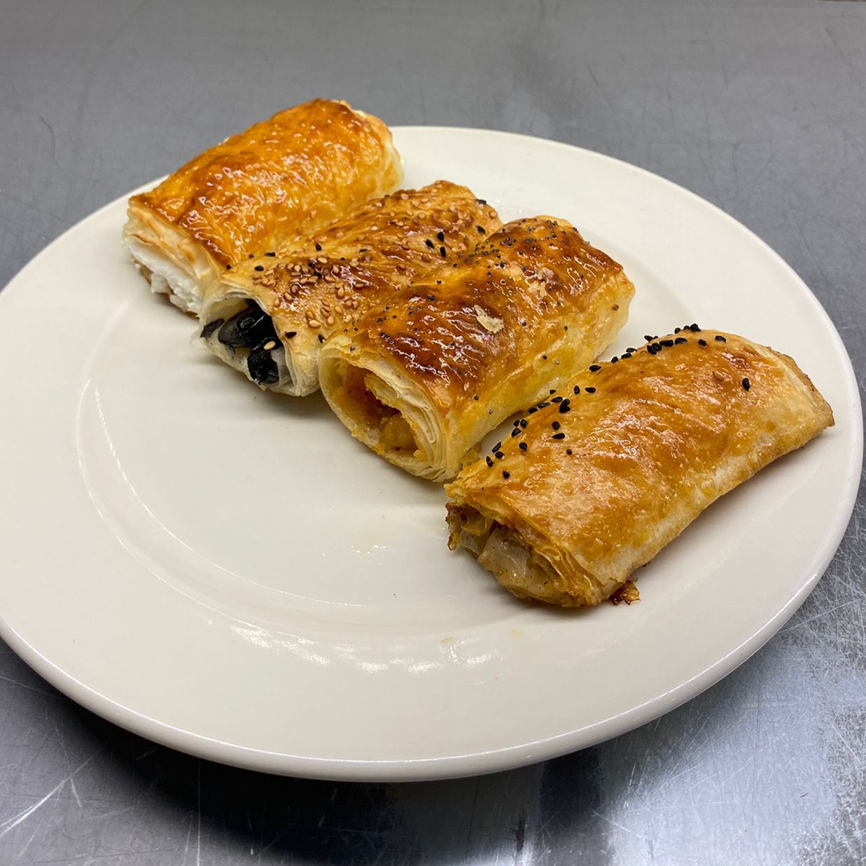 Karışık Sigara Böreği (500 gr) + Coca-Cola (33 cl.)