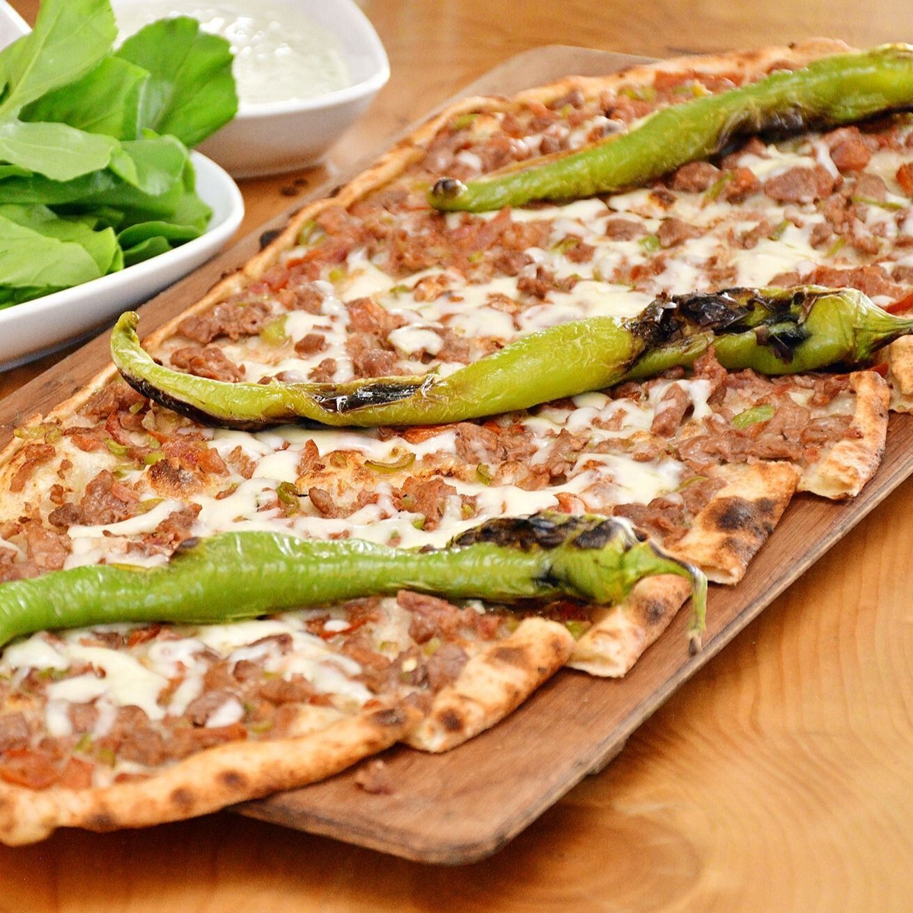 Kuşbaşılı Kaşarlı Pide