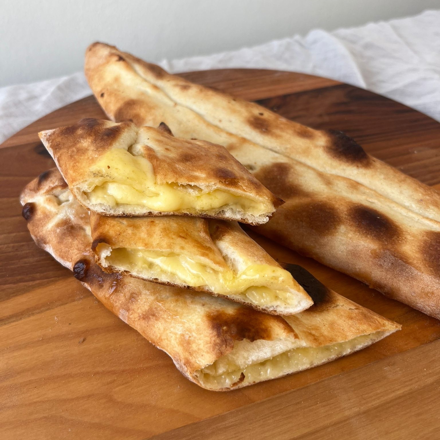 Kaşarlı Kır Pidesi