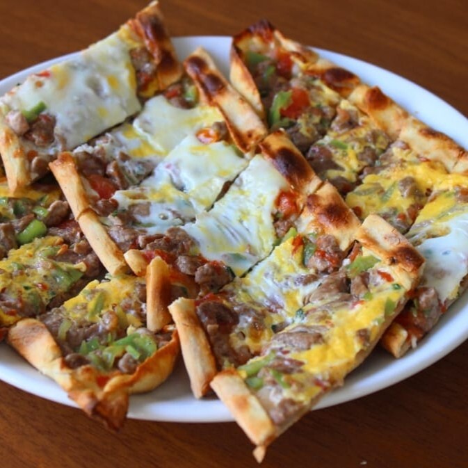 Kuşbaşılı Kaşarlı Yumurtalı Pide
