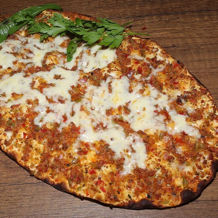 Kaşarlı Lahmacun