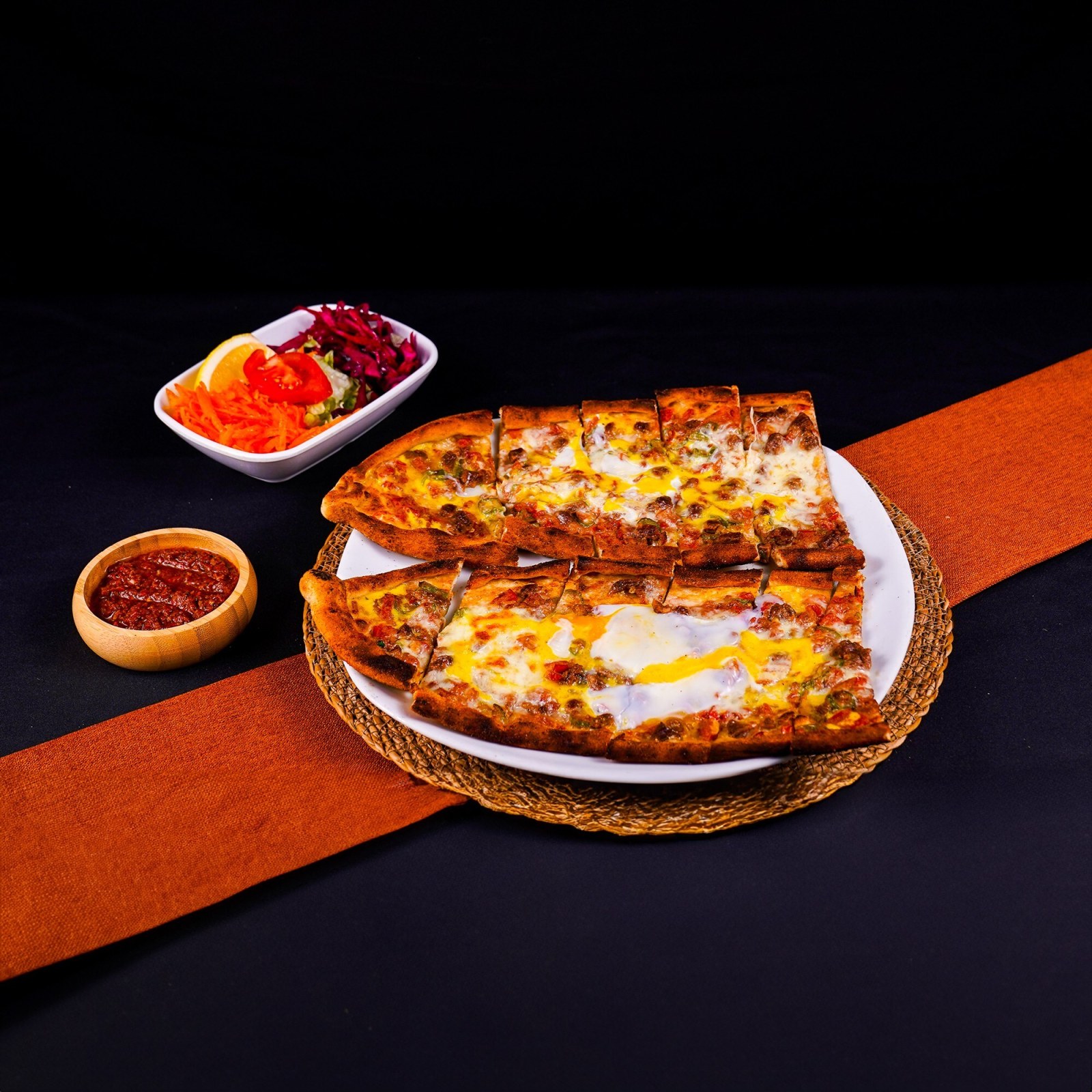Kuşbaşılı Kaşarlı Yumurtalı Pide (50 cm.)