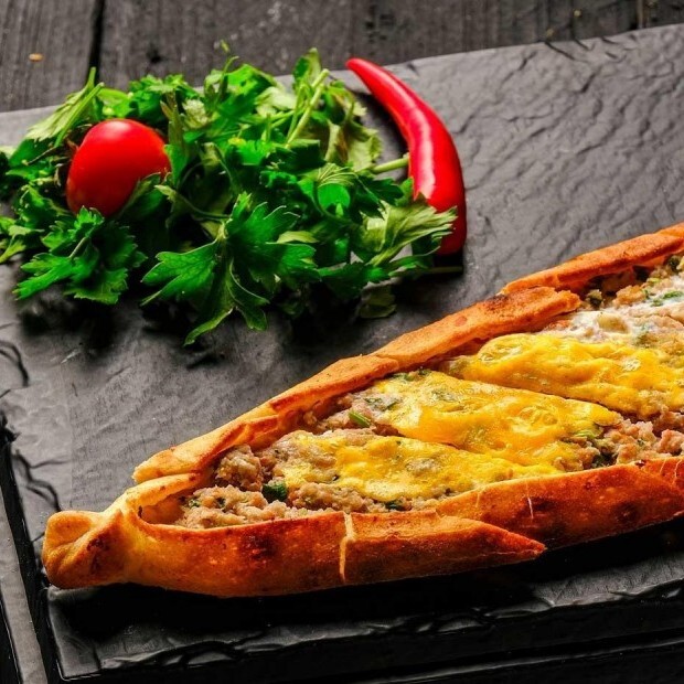 Kıymalı Yumurtalı Pide