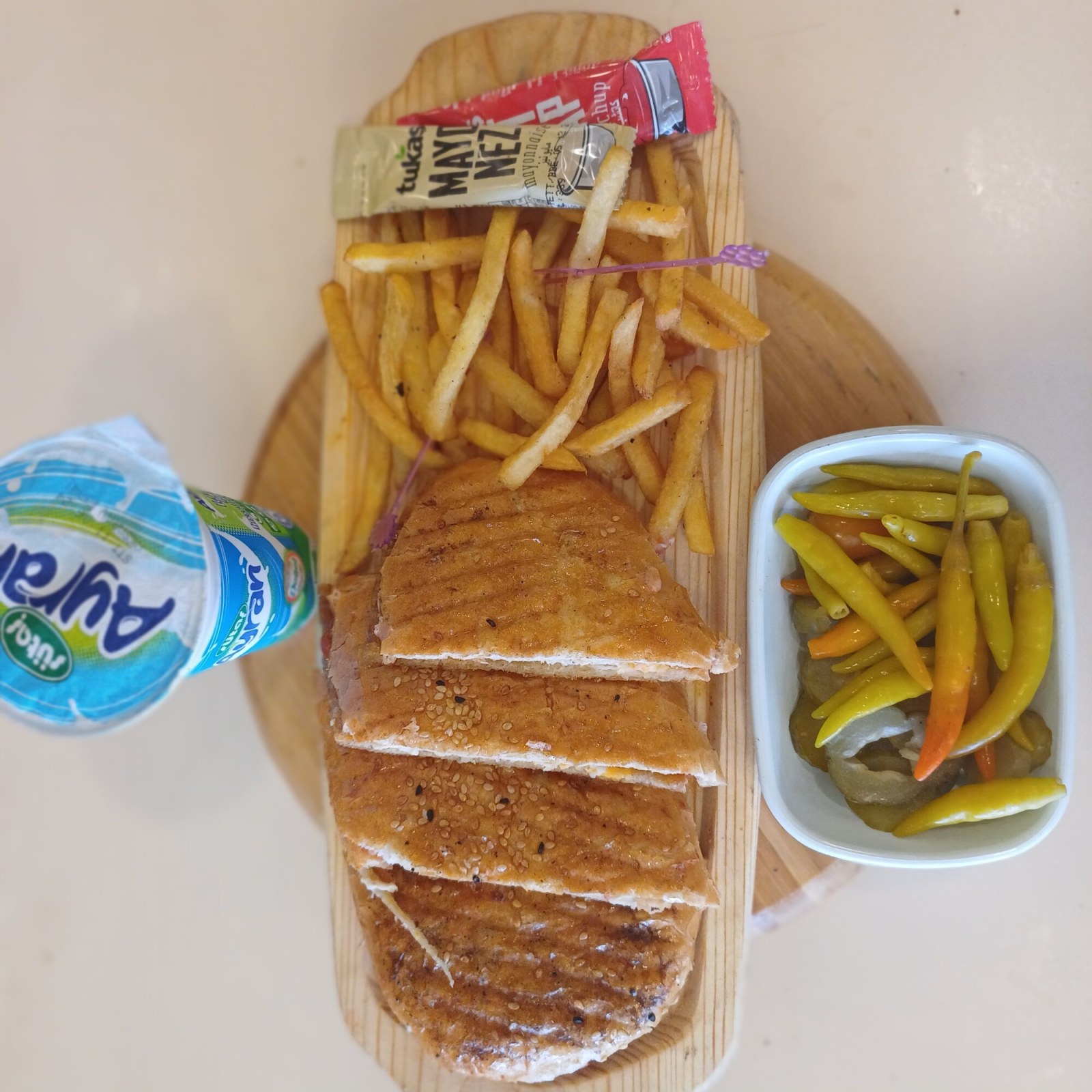 Sucuklu Sosisli Tost