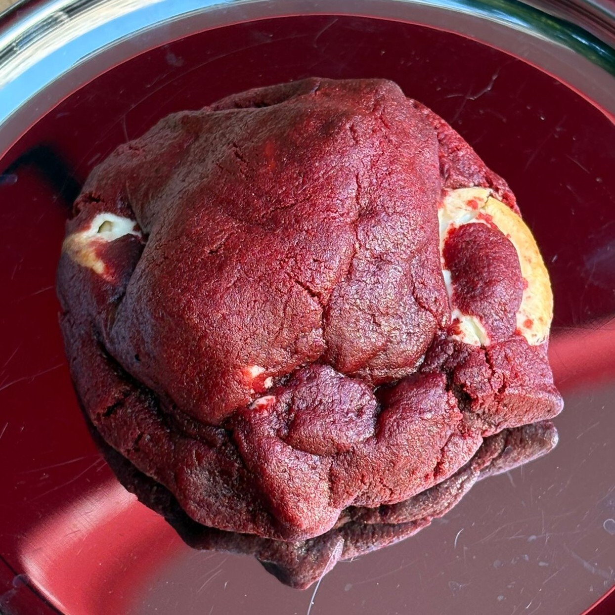 Vişneli Beyaz Çikolatalı Red Velvet Cookie (New York Tarzı)