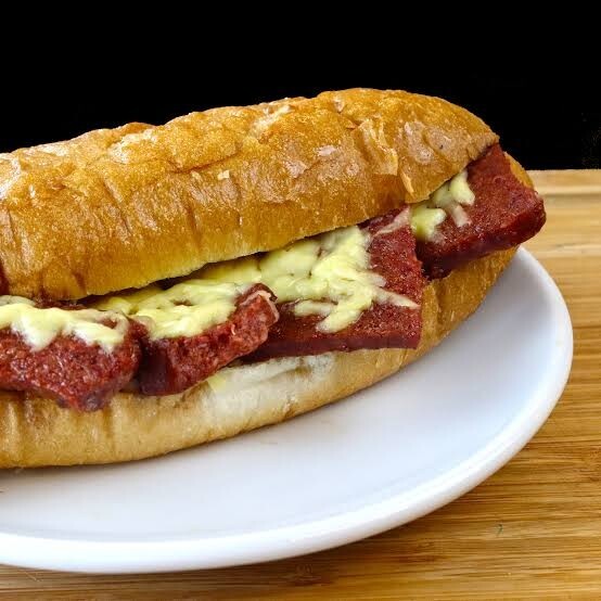 Kaşarlı Sucuk Ekmek+Coca Cola