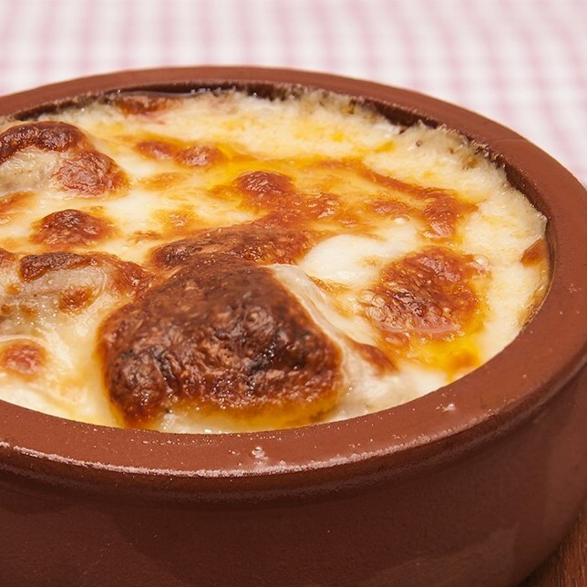 Güveç Kaşarlı Mantar