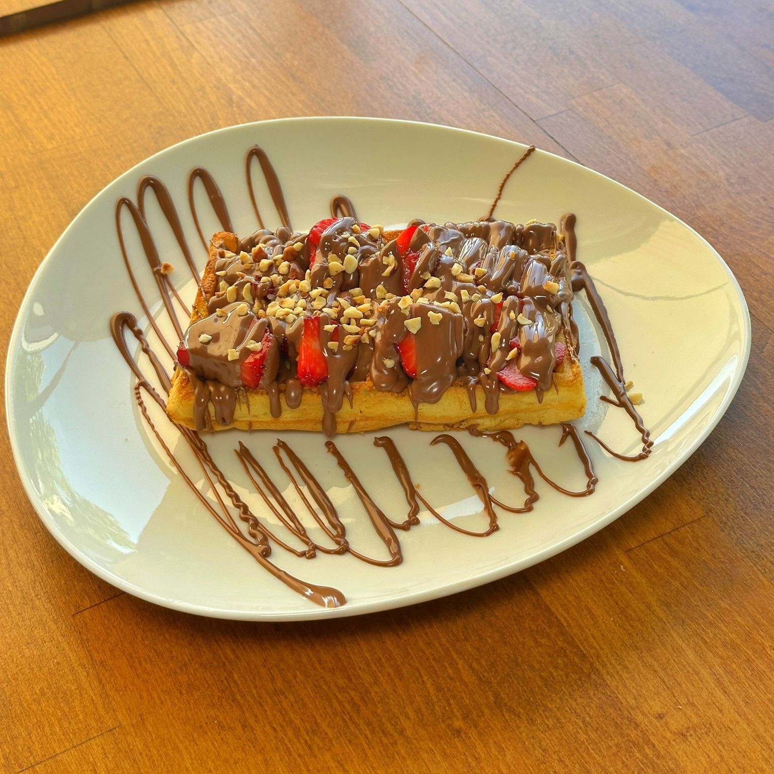 Sütlü Çikolatalı Çilekli Waffle