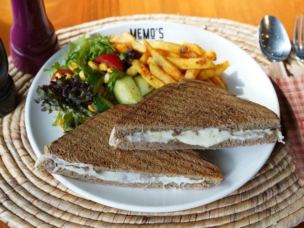 Beyaz Peynirli Tost
