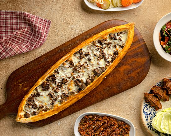 Kavurmalı Kaşarlı Pide