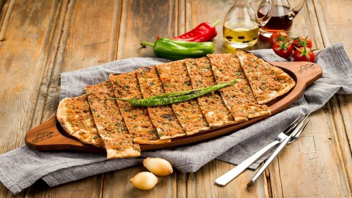 Kıymalı Pide- AYRAN