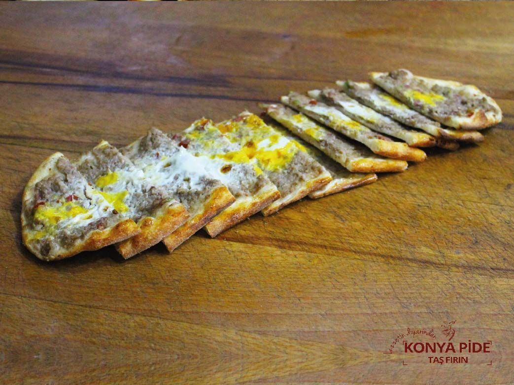 Kıymalı Yumurtalı Pide