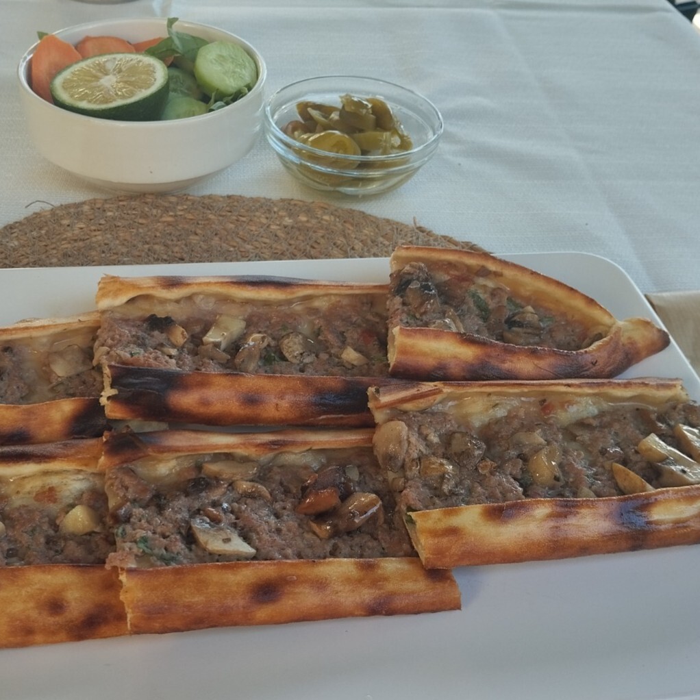 Kıymalı Mantarlı Pide