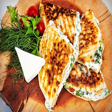 Otlu Peynirli Bazlama + Külahta Patates + İçecek