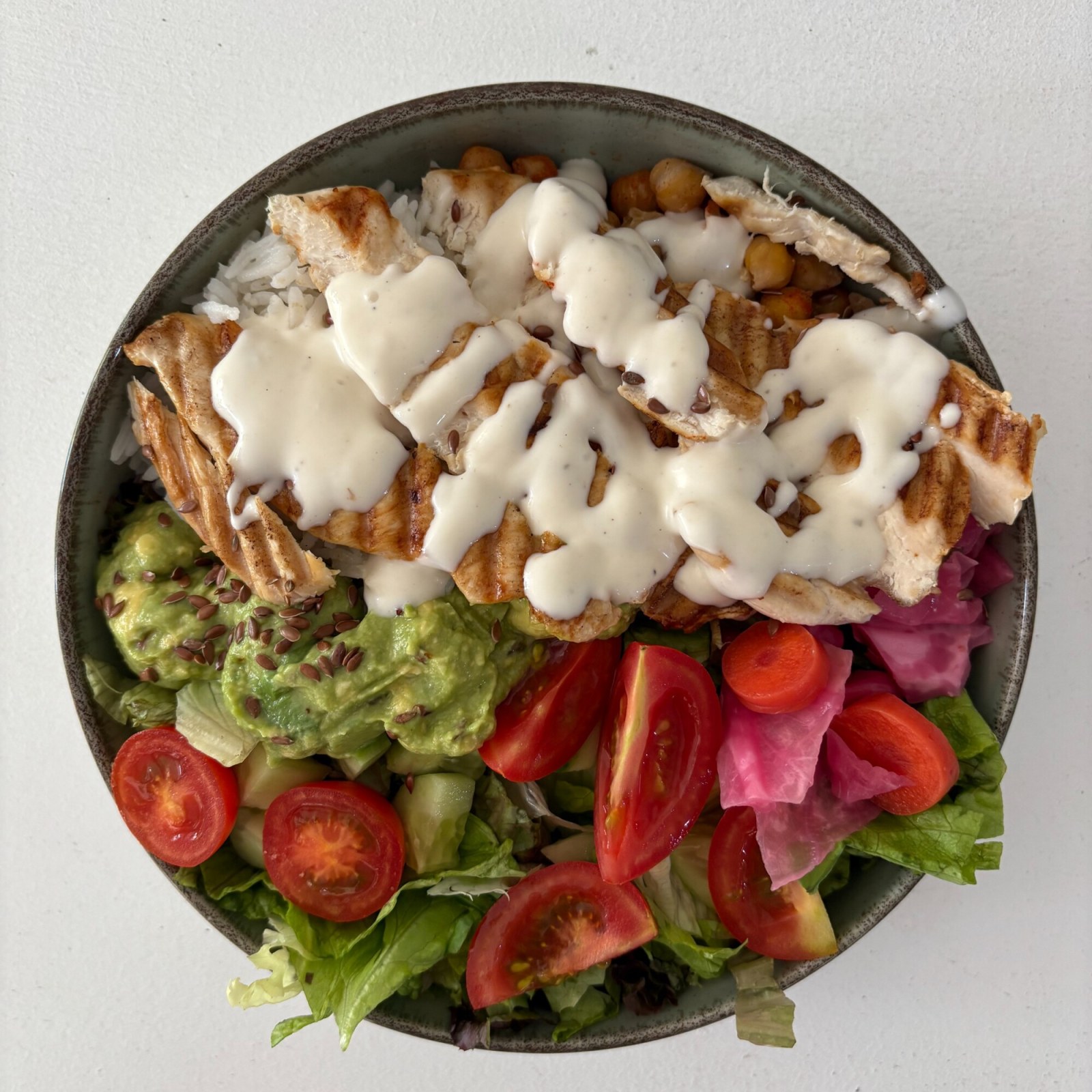 Caesar Soslu Tavuk Bowl +coca cola
