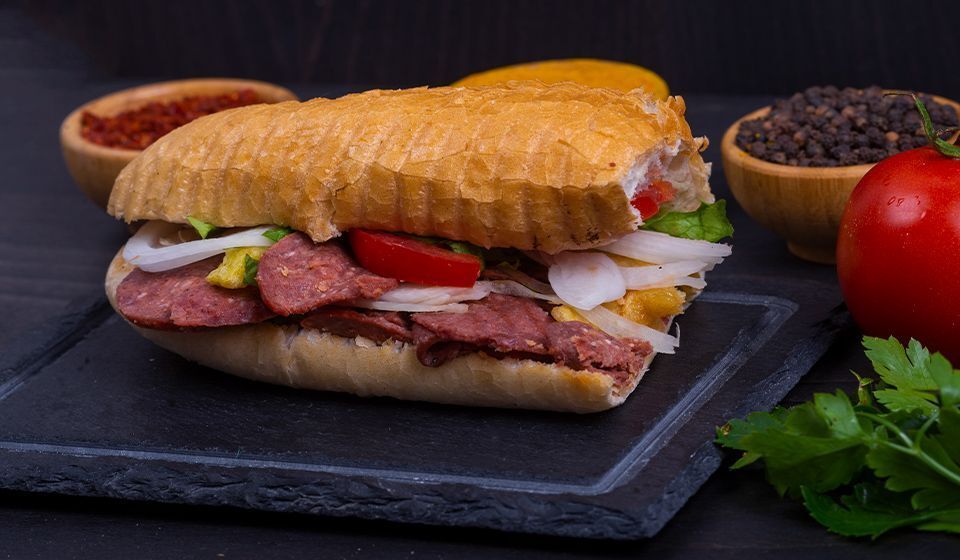 Yarım Ekmek Yaprak Köfte+AYRAN