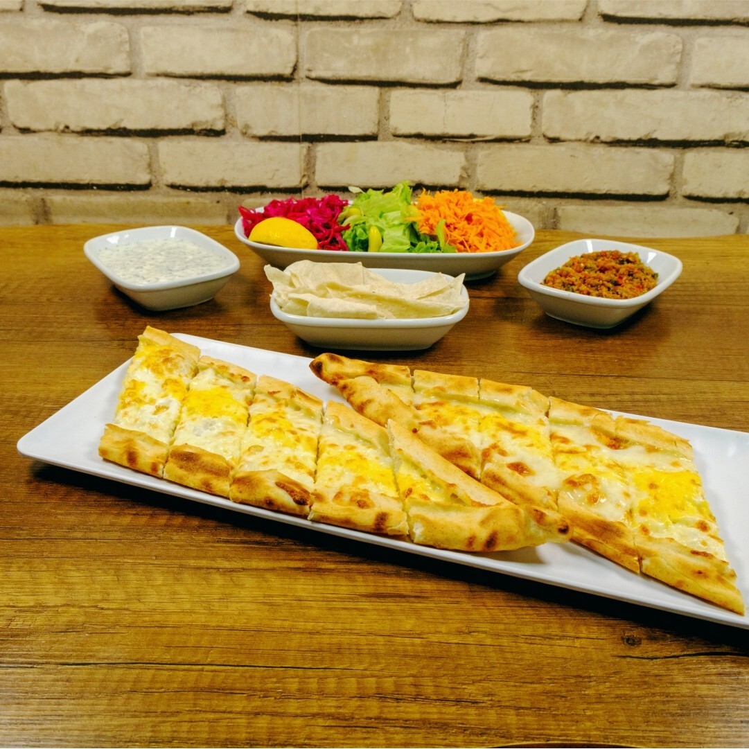 Kaşarlı Yumurtalı Pide