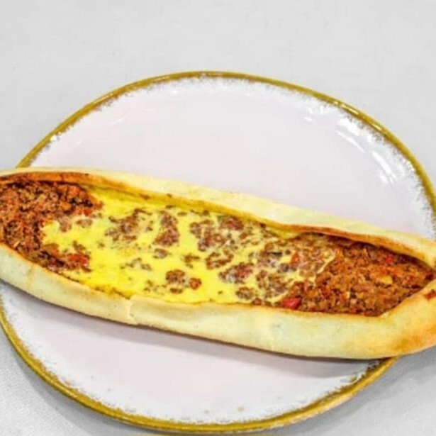 Kıymalı Yumurtalı Pide
