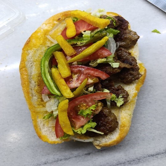 Ekmek Arası Köfte (Yarım Ekmek)
