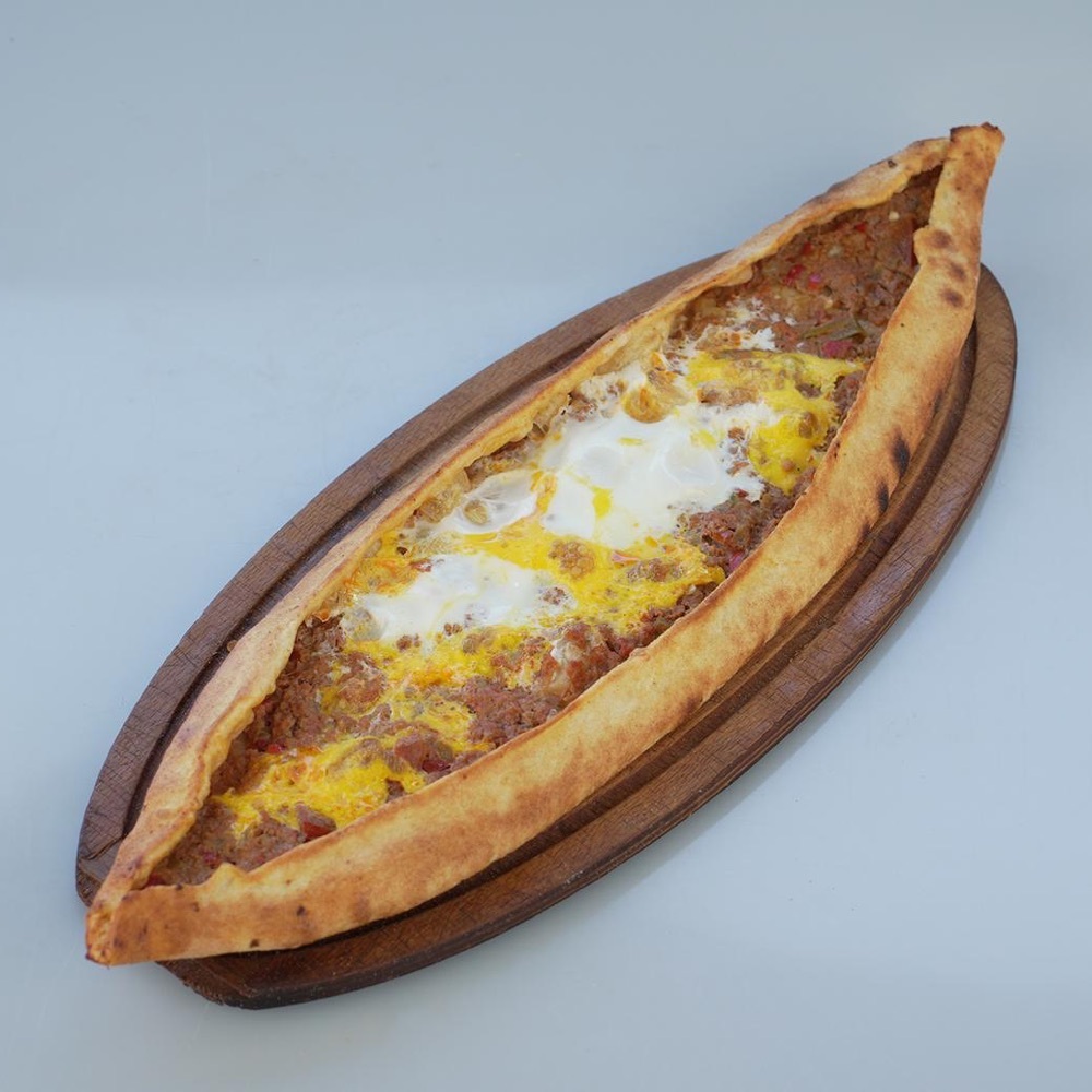 Kıymalı Yumurta Pide
