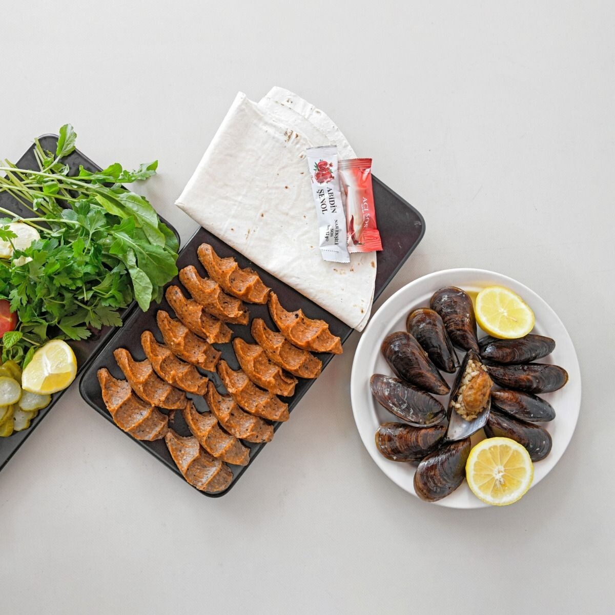 Çiğ Köfte (500 g) & Midye Menü