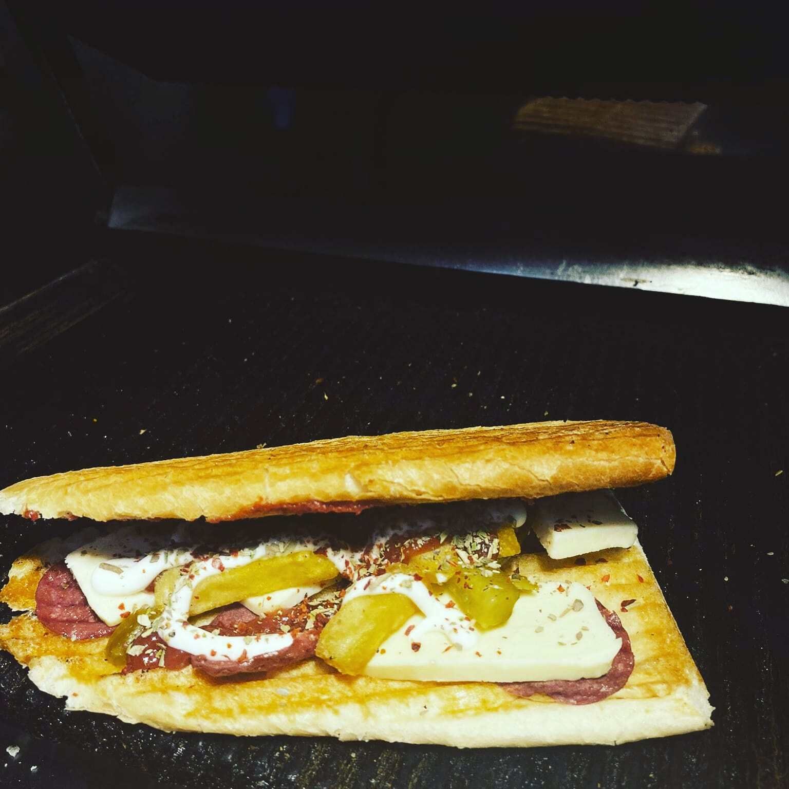 Bütün Ekmek Karışık Tost