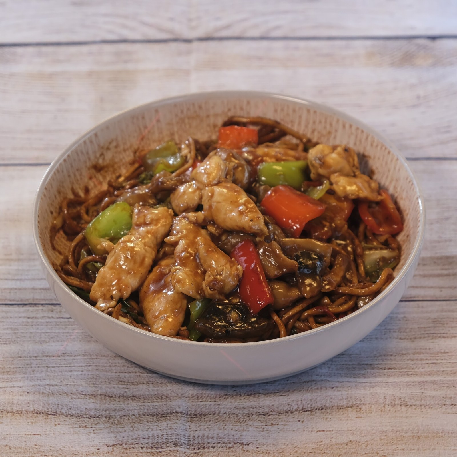 Sebzeli Erişte Üstü & Teriyaki Soslu Tavuk