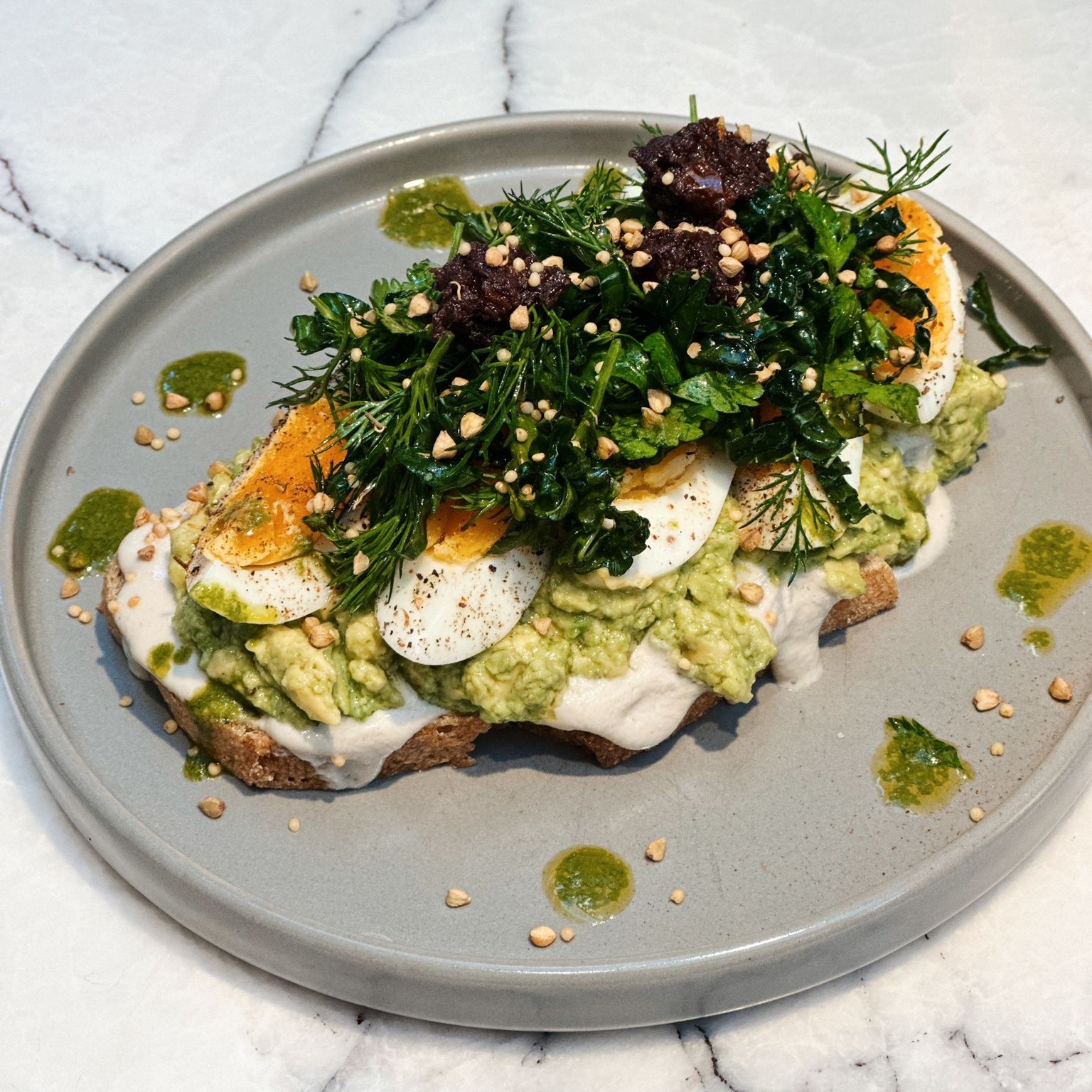 Avokado Yumurta Tartine (Vejetaryen)