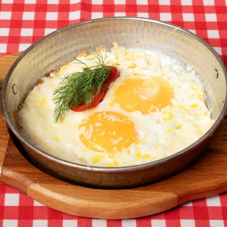 Sahanda Kaşarlı Yumurta