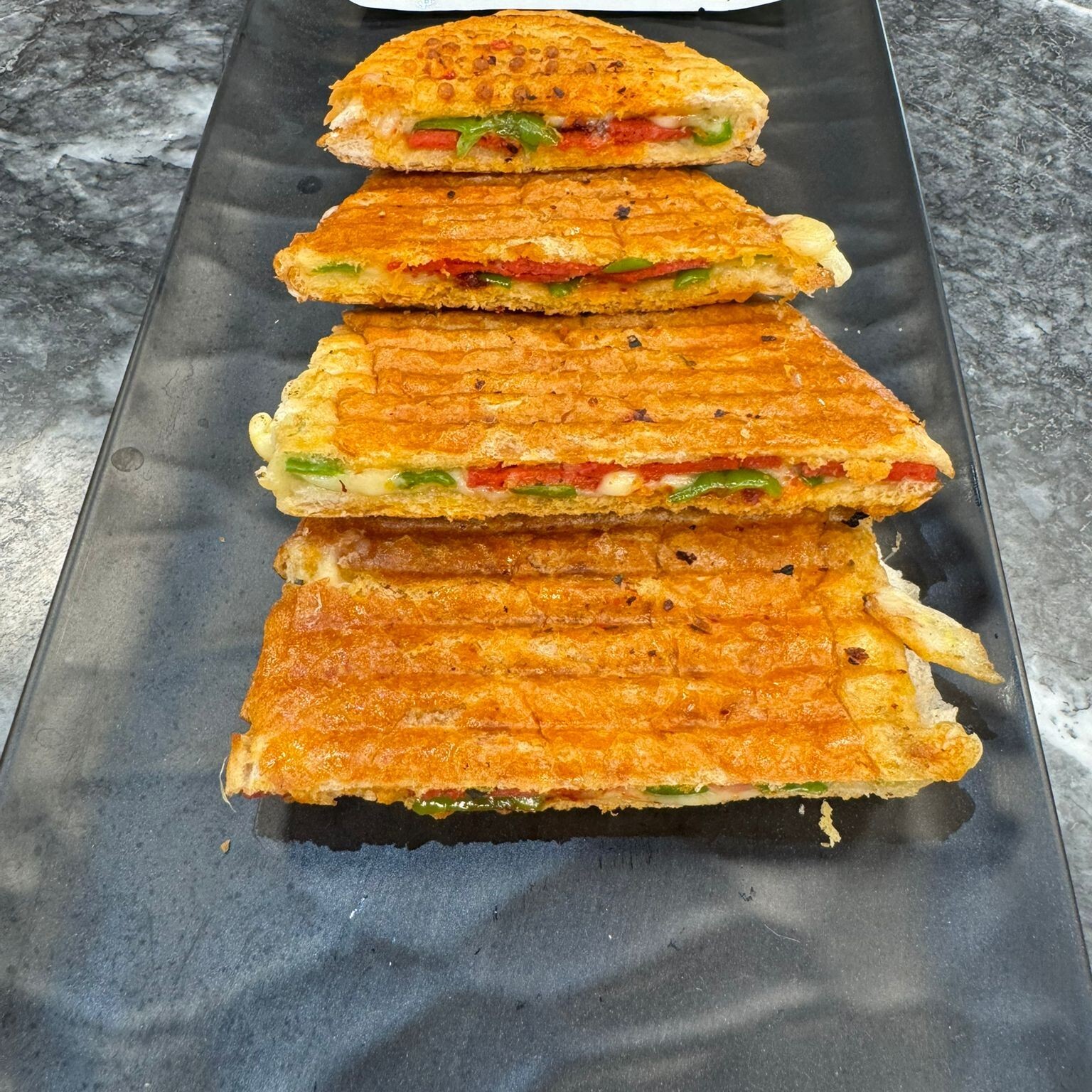 Kavurmalı Kaşarlı Tost