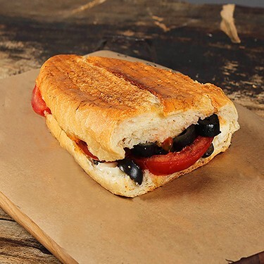 Beyaz Peynirli Zeytinli Tost + Külahta Patates + İçecek