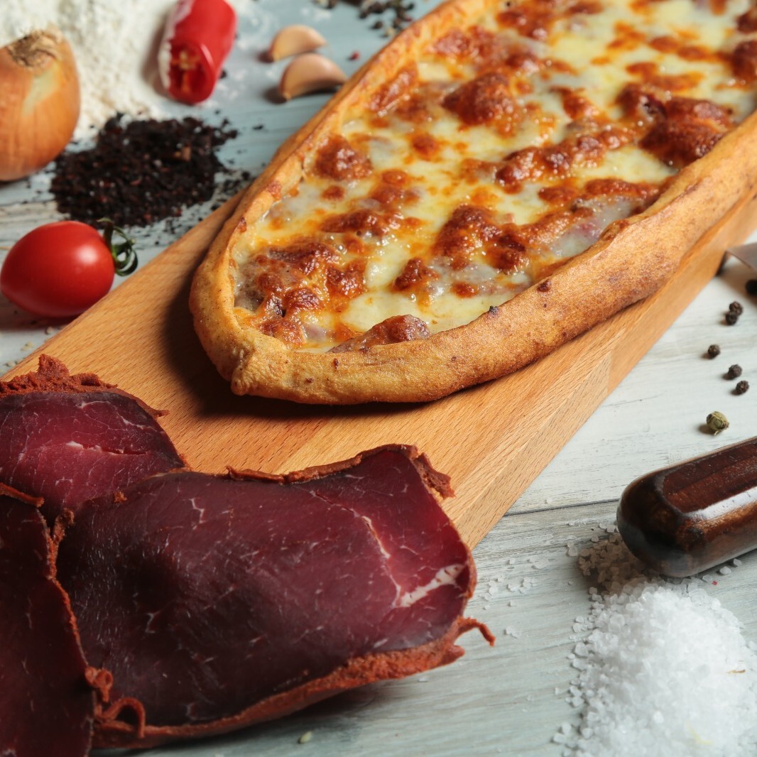 Pastırmalı Kaşarlı Pide