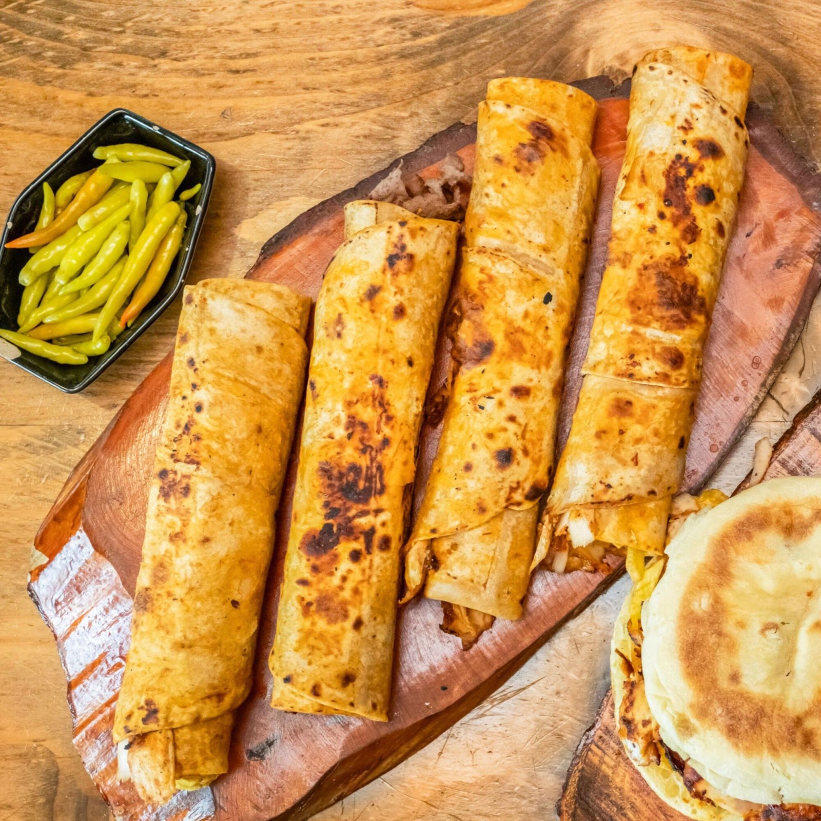 4 lü avantajlı döner menüsü 100 gr + 4 adet 170 ml ayran ile