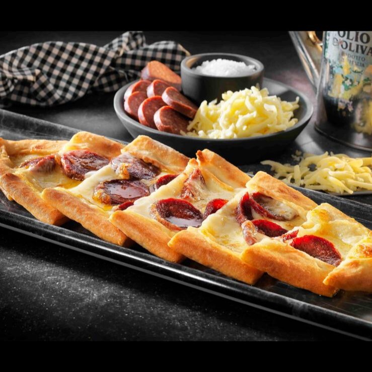 Sucuklu Pide