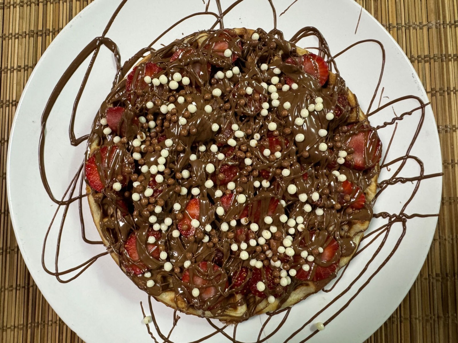 Sütlü Çikolatalı Çilekli Siesta Waffle