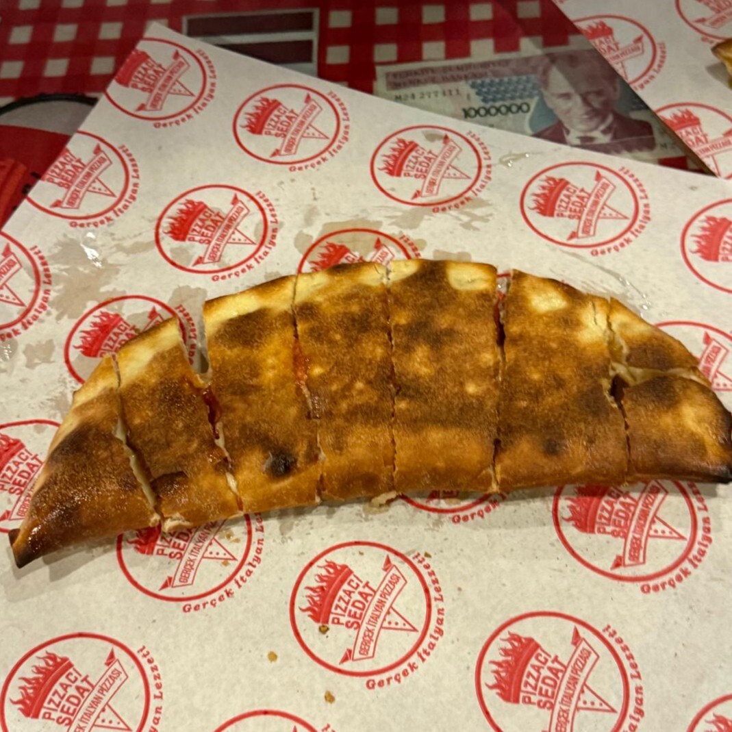 Ispanaklı Kaşarlı Calzone