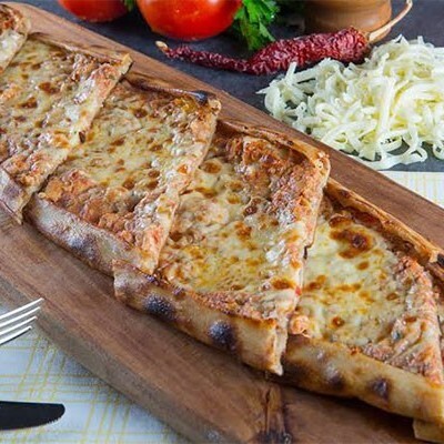 Kıymalı Kaşarlı Pide